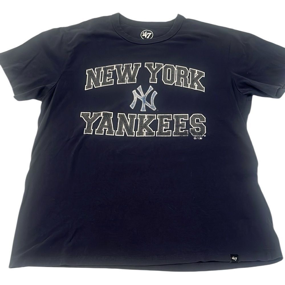 47 Navy New York Yankees Men's Shirt size Large EUC